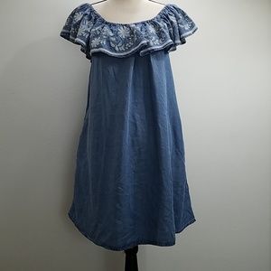 {Chelsea & Theodore} Chambray Dress